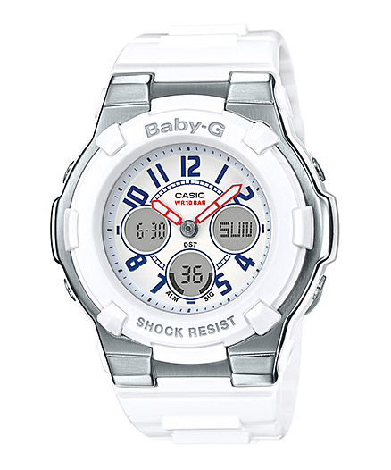 Часы CASIO BGA-110TR-7B Часы CASIO BGA-110TR-7BBABY-G<br>Новые аналого-цифровые BABY-G в белом корпусе с металлическими вставками и красно-синими деталями циферблата. Изящные и не перегруженные визуально, они могут стать отличным аксессуаром на каждый день. Несмотря на внешнюю изящность, как и все бэбики, модель водонепроницаема и обладает ударопрочностью.<br>