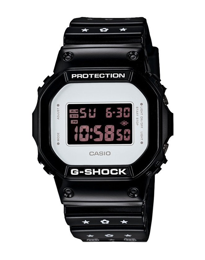 Часы CASIO DW-5600MT-1E Часы CASIO DW-5600MT-1EG-CLASSIC<br>Креативная коллаборация G-SHOCK и <a href=&amp;quot;http://www.medicomtoy.co.jp/&amp;quot;>MEDICOM TOY</a> 2013 года на базе черной модели из <a href=&amp;quot;/all-gshock/g-shock-dw-5600/&amp;quot;>серии G-SHOCK DW-5600</a>. Напомним, что MEDICOM TOY - японская компания, которая выпускает различные пластиковые фигурки супер-героев, героев видео фильмов, комиксов и мультиков. Их фирменная фигурка медведя и была взята за основу данной коллаборации: ремешок данных джишоков украшен паттерном из разных символов, но самое вкусное - это упаковка данных джишоков.
<br>Вместо привычных жестяных банок, данные часы поставляются в пластиковой голове медведя. Чтобы понять о чем речь, обязательно посмотрите дополнительные фото.<br>