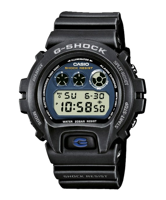 Часы CASIO DW-6900E-1E Часы CASIO DW-6900E-1EG-CLASSIC<br>Олдскул-модель из <a href=&amp;quot;/all-gshock/g-shock-dw-6900/&amp;quot;>серии DW-6900</a>, выполненная в черном матовом корпусе с феолетовым дисплеем, своим дизайном напоминает классику джишоков из 90-х годов. Наличие противоударной и влагозащитной функции позволяет не расставаться с часами даже в самые экстремальные минуты вашей жизни, а благодаря функции люминесцентной подсветки часы даже ночью покажут вам точное время.Напомним, что DW-6900 — один из самых популярных и узнаваемых корпусов во всей линейке G-SHOCK, вы можете найти у нас <a href=&amp;quot;/all-gshock/g-shock-dw-6900/&amp;quot;>огромное разнообразие джишоков</a>, выполненных именно на базе данного корпуса.<br>