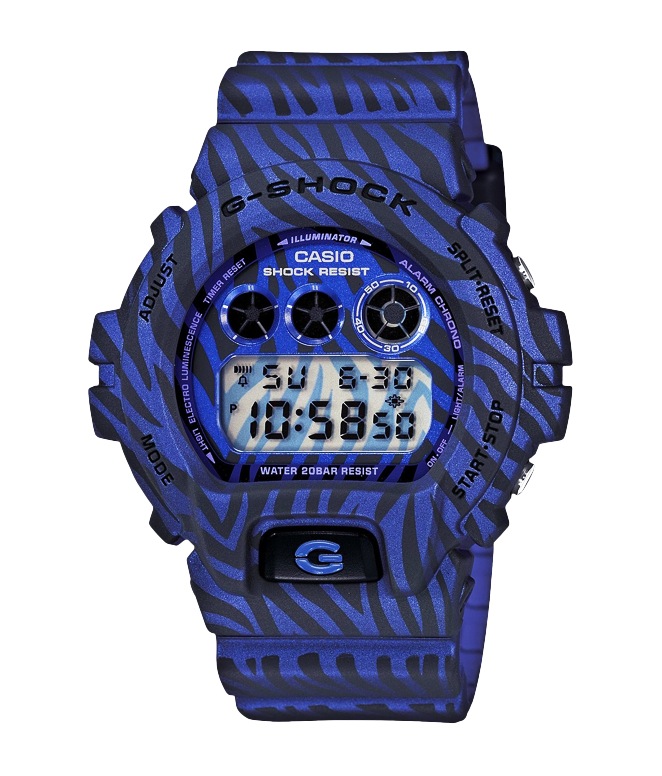 Часы CASIO DW-6900ZB-2E Часы CASIO DW-6900ZB-2EG-SPECIALS<br>Fashion-модель из ограниченной серии G-SHOCK ZEBRA CAMOUFLAGE, исполненная в камуфляжном темно-синем all round принте, была рождена, чтобы стать частичкой уличной моды крупнейших мегаполисов планеты от Нью-Йорка до Токио.&lt;br&gt;&lt;br&gt;Напомним, что DW-6900 — один из самых популярных и узнаваемых корпусов во всей линейке G-SHOCK, вы можете найти у нас &lt;a href=&quot;<a class=&amp;quot;txttohtmllink&amp;quot; href=&amp;quot;http://www.g-store.ru/search/?query=dw-6900&amp;quot;>http://www.g-store.ru/search/?query=dw-6900</a>&quot;&gt;огромное разнообразие джишоков&lt;/a&gt;, выполненных именно на базе данного корпуса.<br>