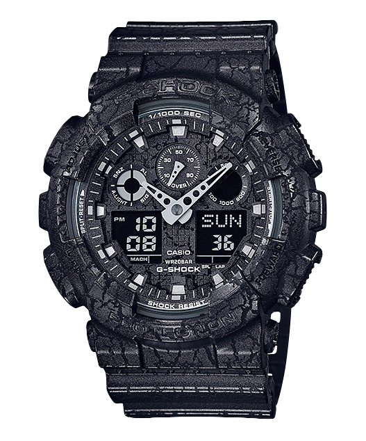 Часы CASIO GA-100CG-1A Часы CASIO GA-100CG-1AG-CLASSIC<br>Харизматичная новинка G-SHOCK из <a href=&amp;quot;/all-gshock/g-shock-ga-100/&amp;quot;>серии GA-100</a> с гранжевым ALLROUND-принтом черного цвета в виде потрескавшейся иссушенной земли.
<br>Чтобы добавить принту реалистичности в Casio впервые применили подобную технику: сначала корпус и ремешок часов полностью заливали краской, после чего лазером выжигали места &amp;quot;трещин&amp;quot;. Подобная технология позволила создать крайне реалистичный растрескавшийся принт. Но не стоит беспокоиться, новый визуальный облик часов не повлиял на их непревзойденную противоударность и неубиваемость.<br>