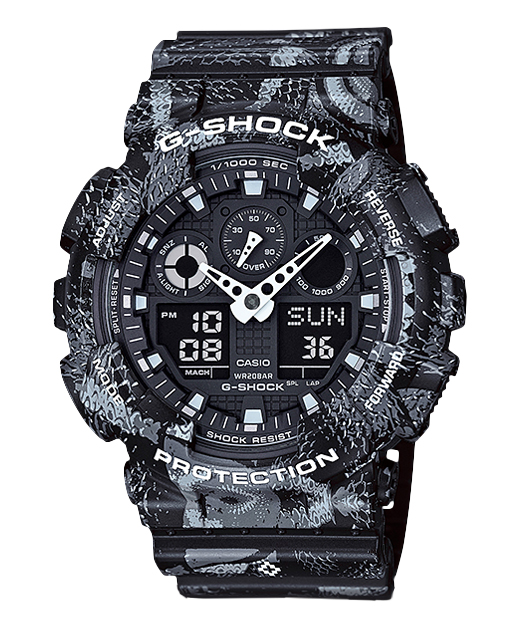 Часы CASIO GA-100MRB-1A Часы CASIO GA-100MRB-1AG-SPECIALS<br>Что будет, если скрестить ужа и джишоки? Ответ перед вами. А если серьезно, то перед вами фешн-модель, которая является результатом коллаборации G-SHOCK и всемирно известного миланского бренда одежды <a href=&amp;quot;http://www.marceloburlon.eu&amp;quot;>Marcelo Burlon</a>. Джишоки покрыты паттерном из змеиной чешуи и в очередной раз доказали свою культурную эклектичность: они способы впитать в себя любой стиль, направление или визуальную культуру и могут гармонично быть спортивными, уличными, гранжевыми, классическими и даже гламурными.
<br>Модель украшает Патагонский крест - фирменный знак бренда Marcelo Burlon, все металлические детали ионизированны и выполнены в черном цвете. Как и все коллаборации, модель поставляется в упаковке со своим собственным уникальным дизайном.<br>