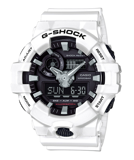 Часы CASIO GA-700-7A Часы CASIO GA-700-7AG-CLASSIC<br>Перед вами аналого-цифровая модель из новой серии <a href=&amp;quot;/all-gshock/g-shock-ga-700/&amp;quot;>G-SHOCK GA-700</a> в стильном и брутальном белом корпусе c черным циферблатом и инверсионным дисплеем. Благодаря новому переосмысленному дизайну и крупным стрелкам, часы имеют не только отличный внешний вид, но и обладают действительно удобной индикацией времени. Кнопка подсветки вынесена в самый низ корпуса, как у большинства премиальных моделей джишок, что позволит с легкостью ею воспользоваться даже на ощупь. Не забываем про стандартную для джишоков непревзойденную противоударность и водозащиту.<br>