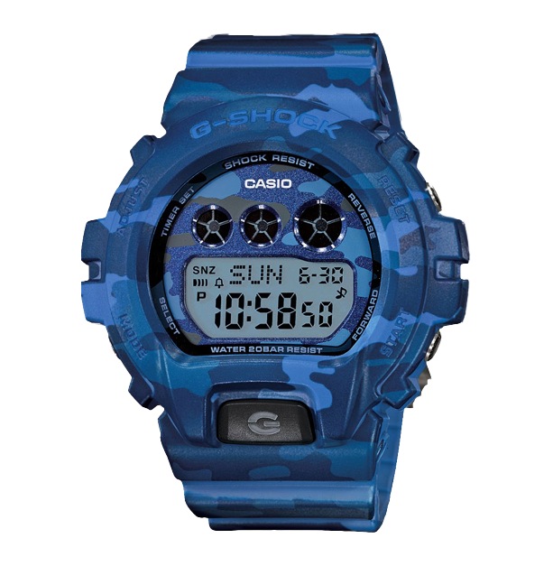 Часы CASIO GMD-S6900CF-2E Часы CASIO GMD-S6900CF-2EG-CLASSIC<br>Нет, ваши глаза вас не обманывают, перед вами синий камуфляж, а точнее унисекс модель из G-SHOCK S SERIES™ на базе популярной линейки GMD-S6900 в расцветке синий камуфляж. Эти джишоки давно стали частью уличной моды во всех крупных мегаполисах мира от Токио до Нью-Йорка.
<br>Напомним, что G-SHOCK S SERIES™ - это серия унисексовых и женских джишоков, имеющих меньший размер корпуса, в отличие от остальных часов G-SHOCK, что позволяет им оптимально выглядеть даже на женских запястьях.<br>