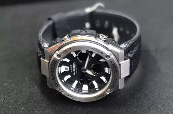 G-SHOCK GST-W130C-1A
