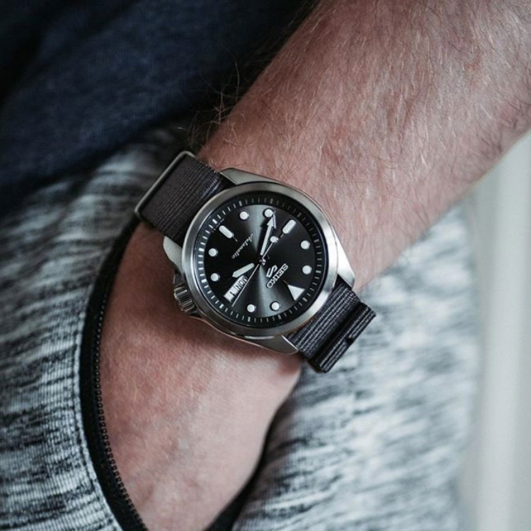 Японские часы Seiko SRPE69K1