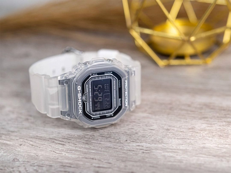 G-SHOCK DW-B5600G-7E