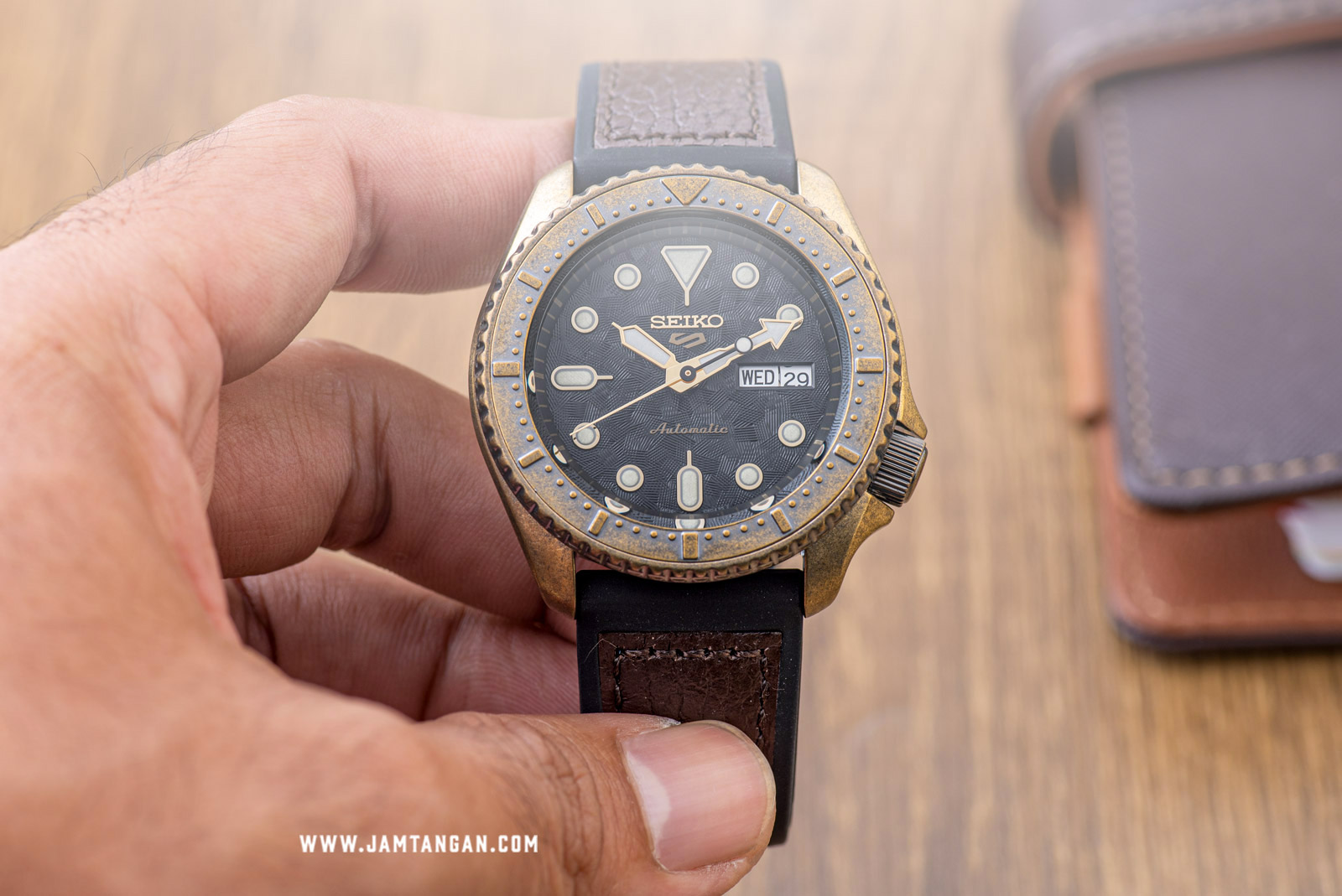 Японские часы Seiko SRPE80K1