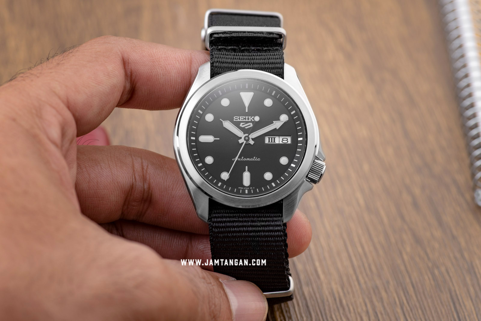Японские часы Seiko SRPE67K1