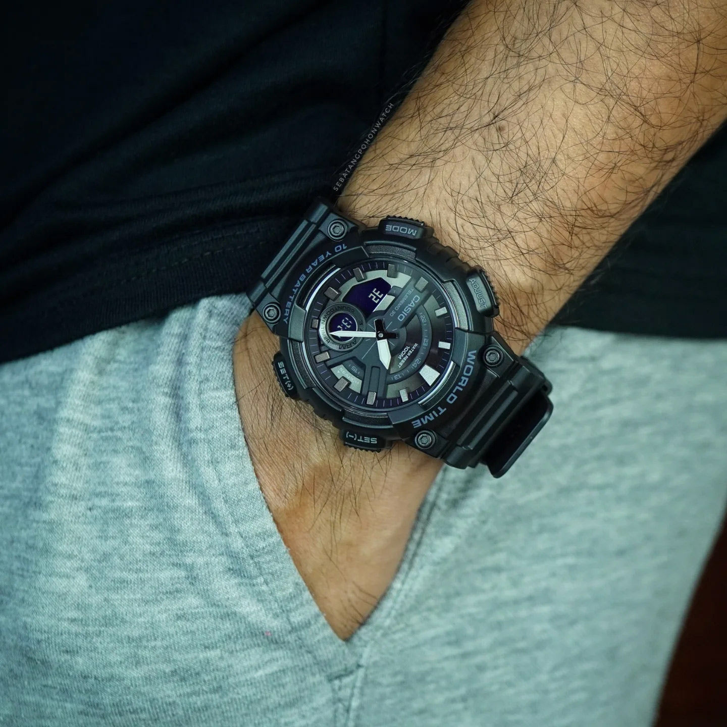 Casio AEQ-110W-1B