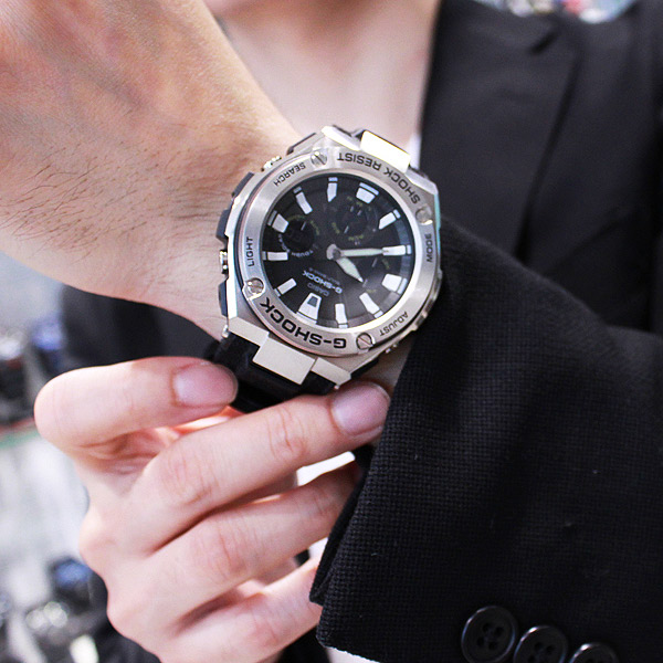 G-SHOCK GST-W130C-1A