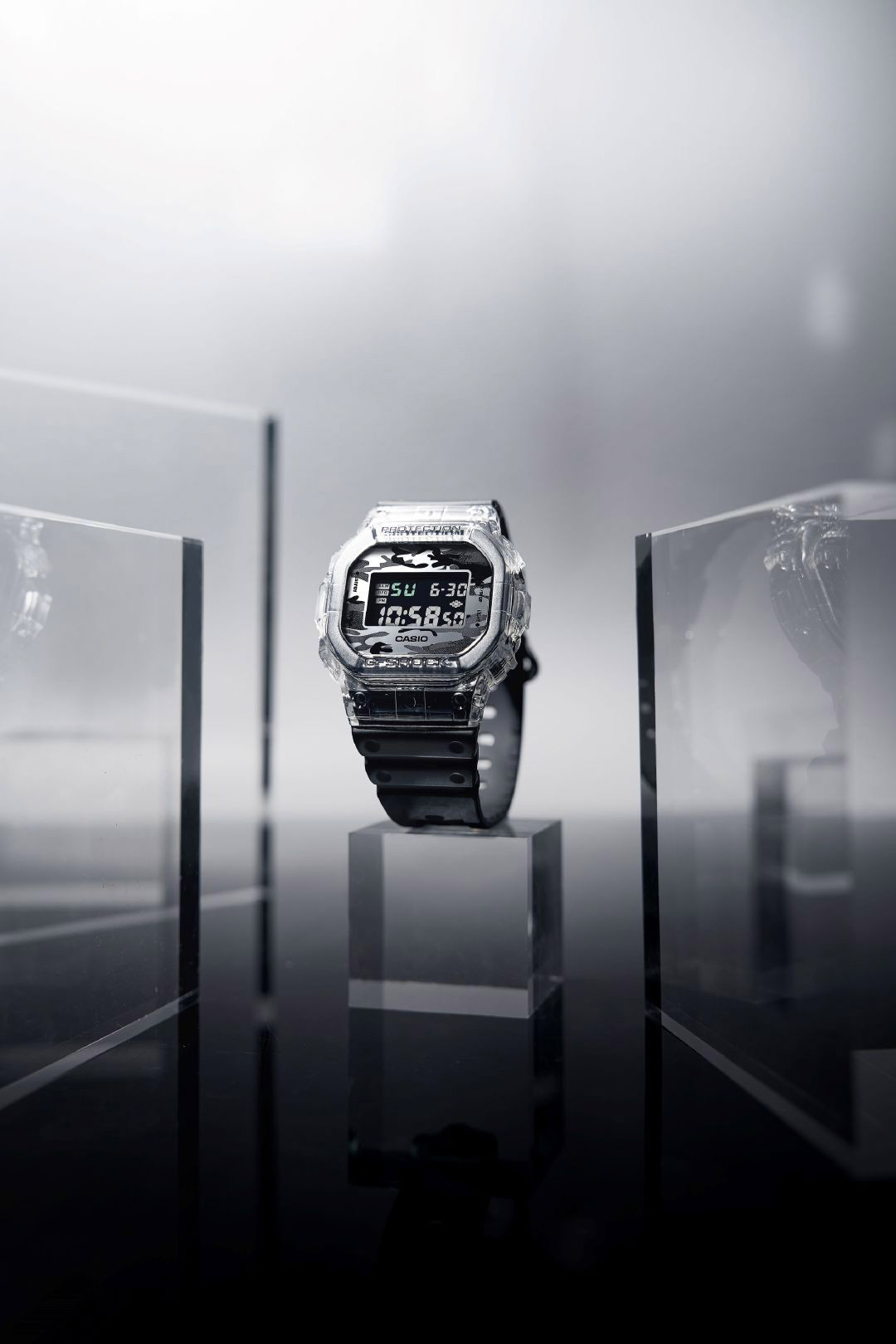 G-SHOCK DW-5600SKC-1E