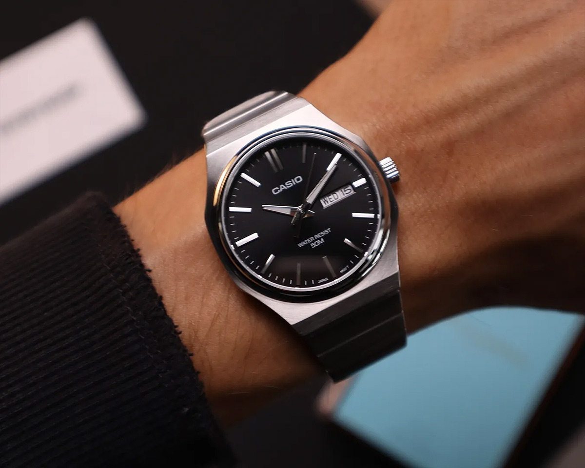 G-SHOCK MTP-E735D-1A