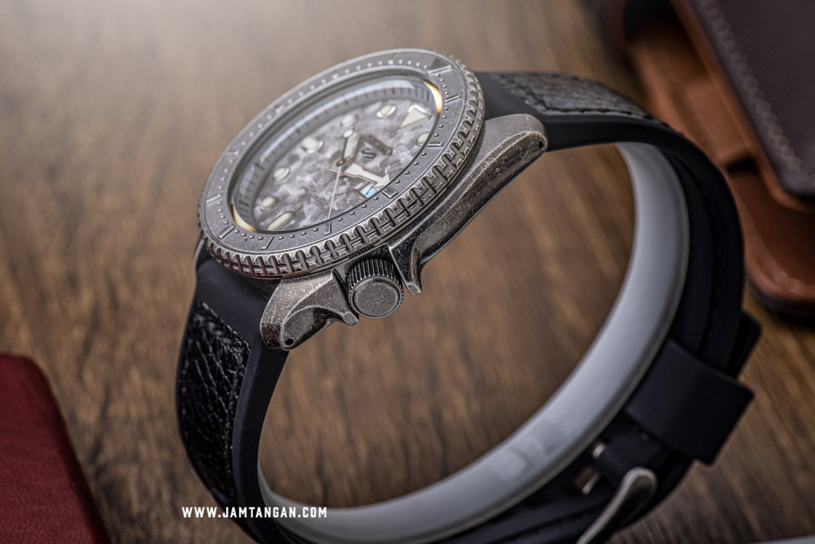 Японские часы Seiko SRPE79K1
