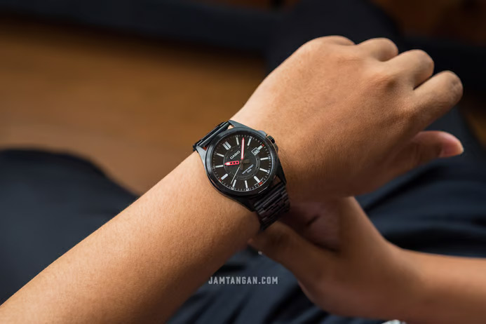 G-SHOCK MTP-E700B-1E