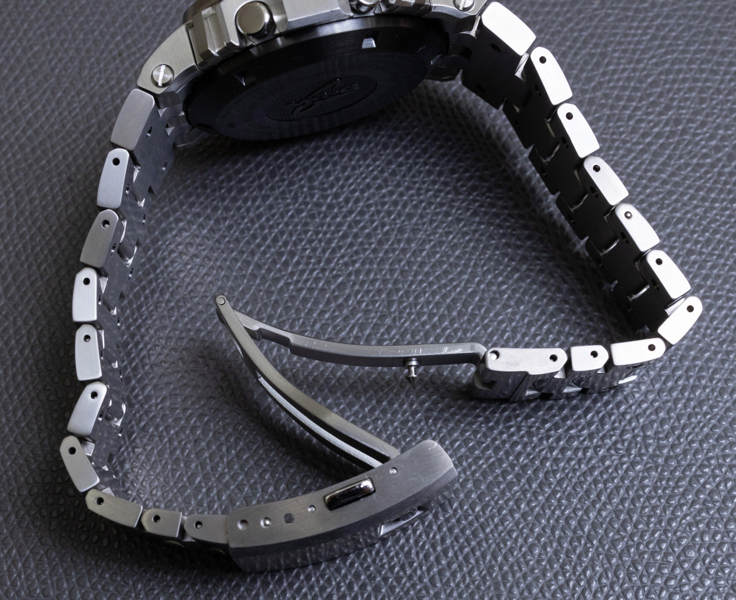 G-SHOCK MRG-B5000D-1E