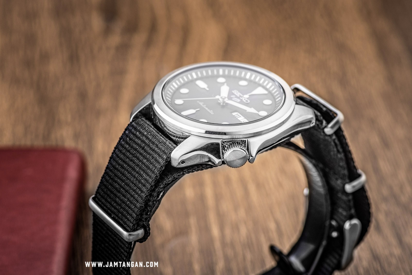 Японские часы Seiko SRPE67K1
