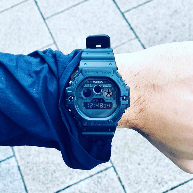 時計新品未使用 g-shock   dw-5900bb-1dr