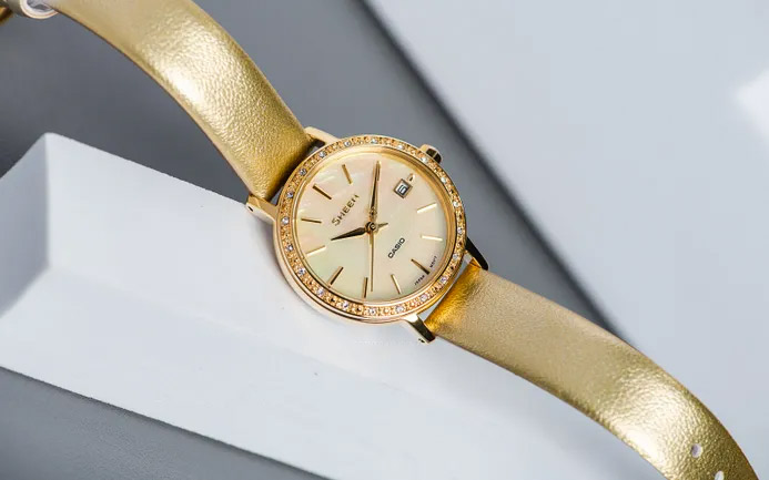 Женские Casio Sheen SHE-4060GL-9A с перламутром
