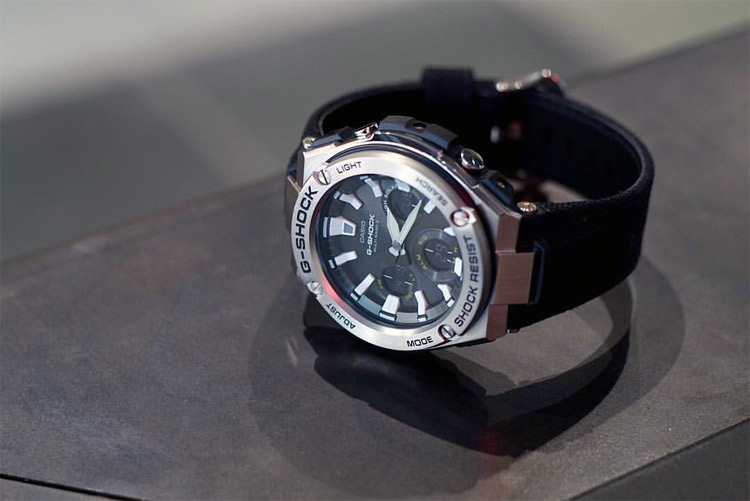 G-SHOCK GST-W130C-1A