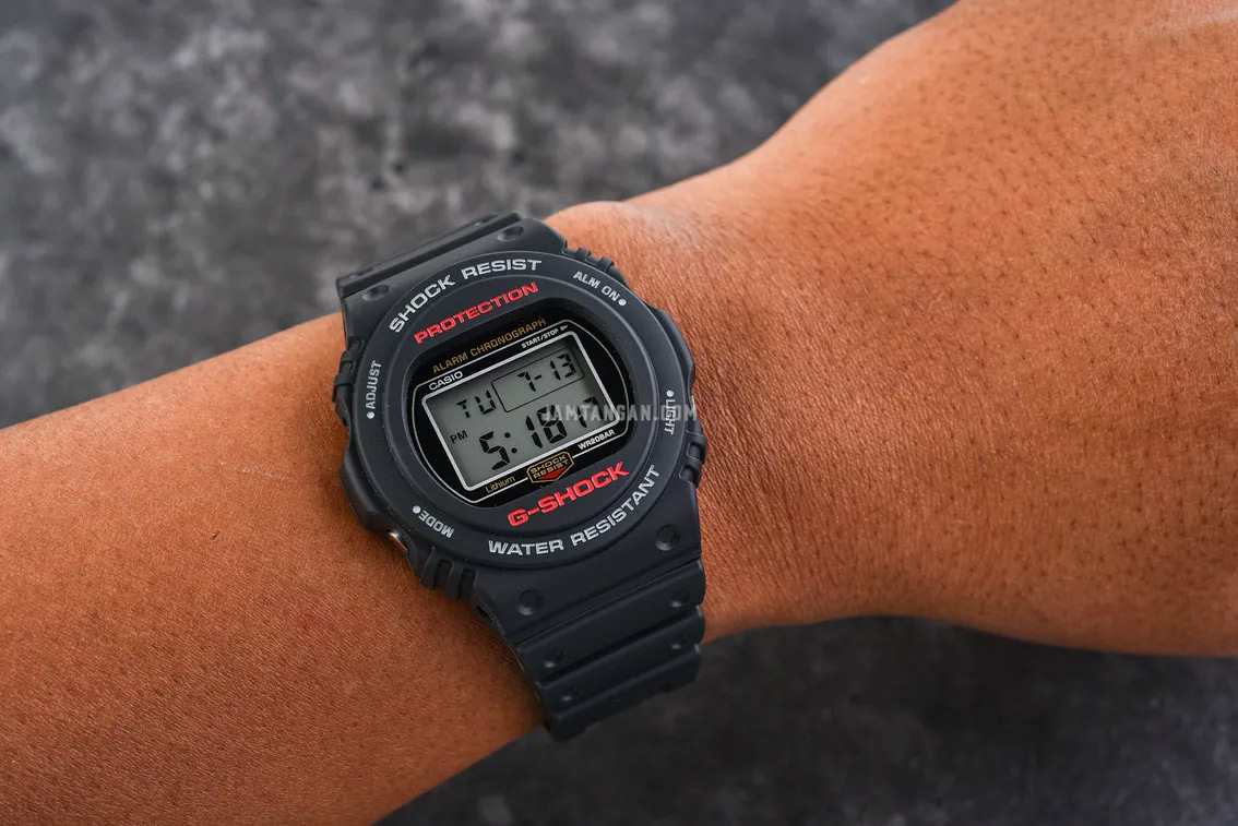 G-SHOCK DW-5750UE-1E