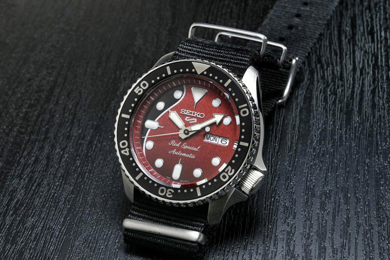 Японские часы Seiko SRPE83K1