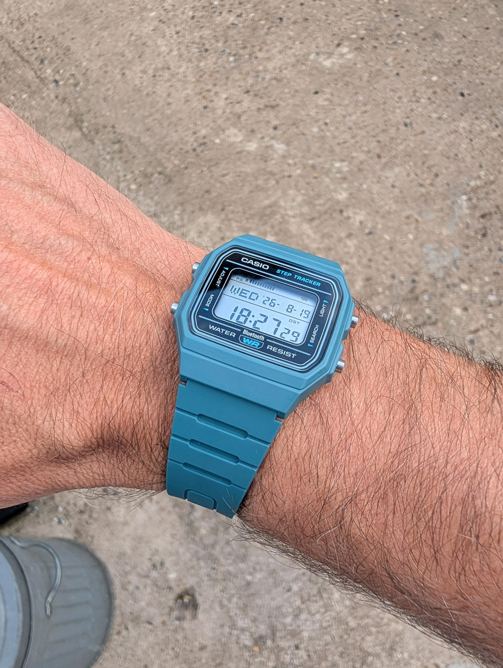 G-SHOCK F-B100W-3A