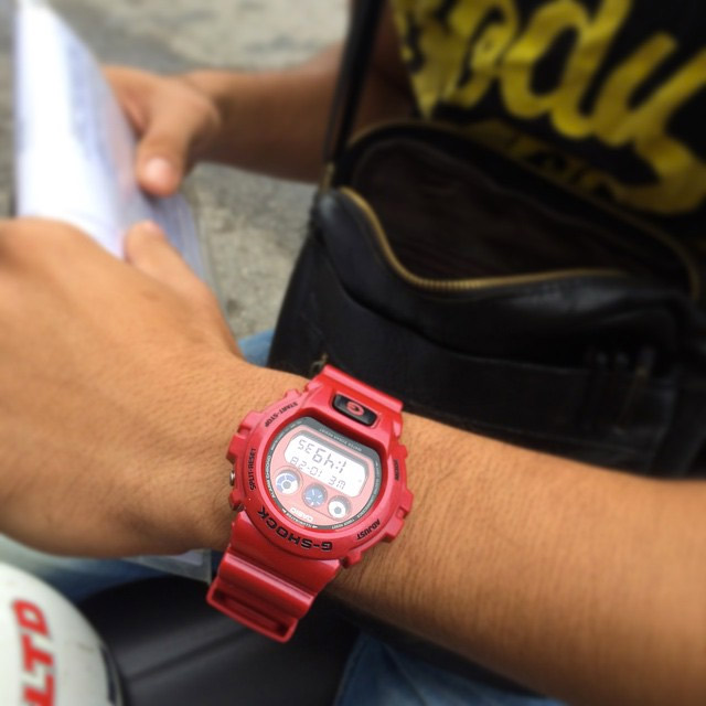 G-SHOCK DW-6900MF-4E
