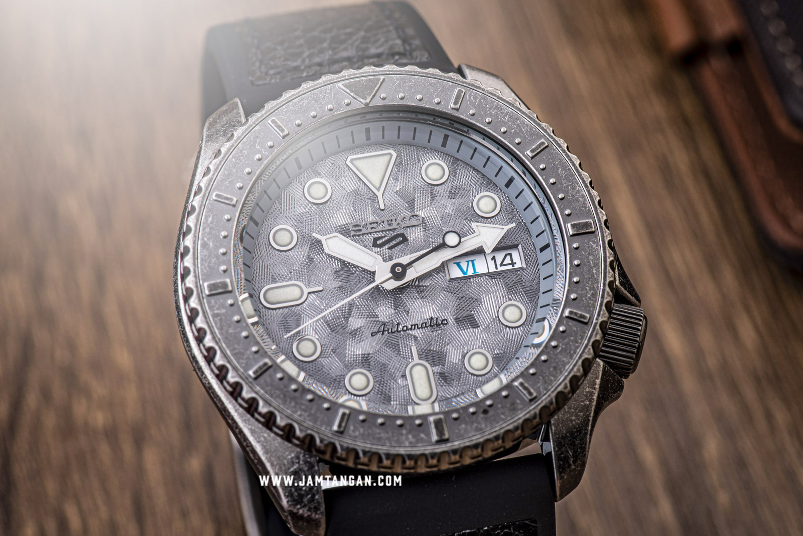 Японские часы Seiko SRPE79K1