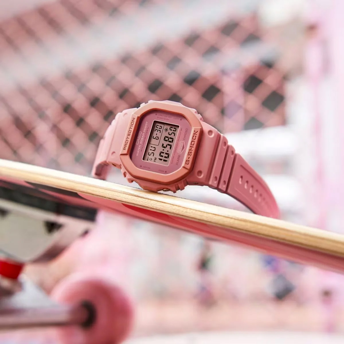 G-SHOCK DW-5610SL-4A4