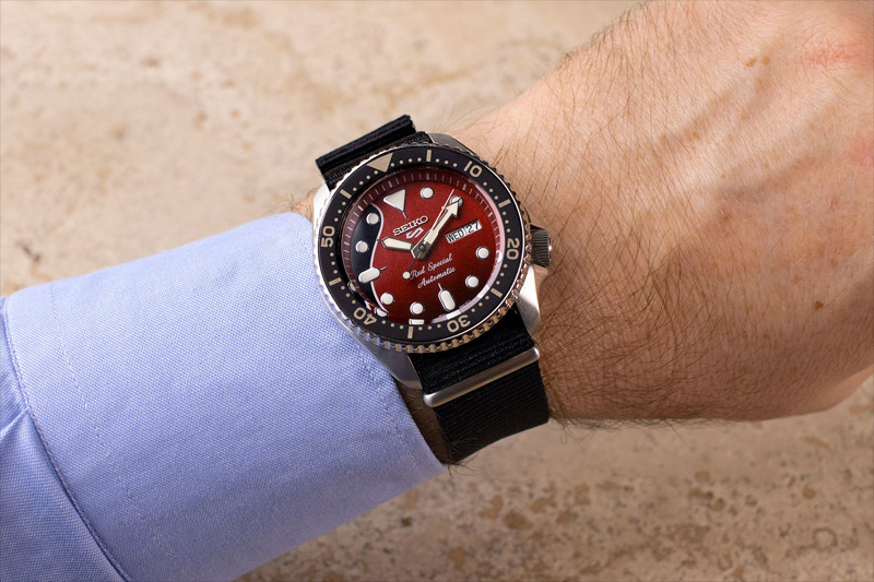 Японские часы Seiko SRPE83K1