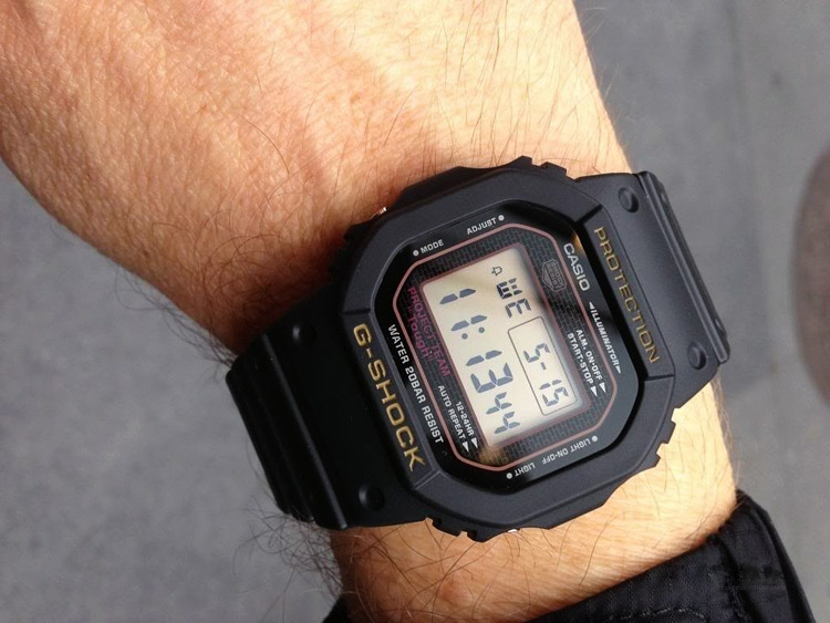 G-SHOCK DW-5030C-1E