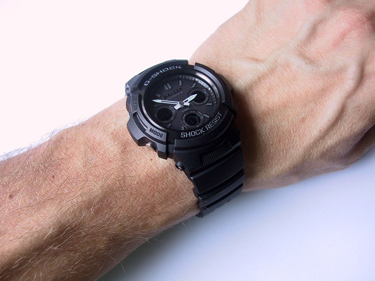 G-SHOCK AWG-M100B-1A
