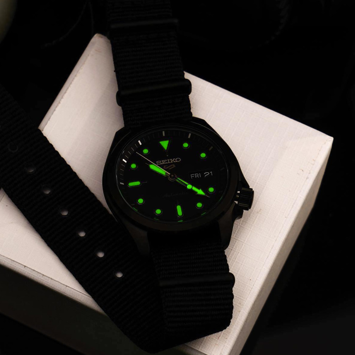 Японские часы Seiko SRPE69K1