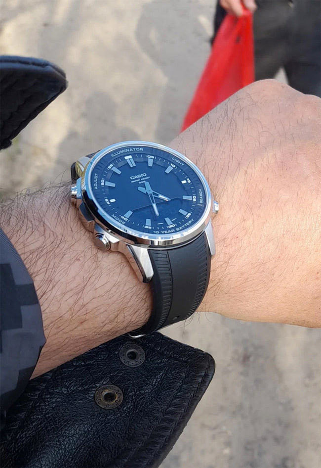 G-SHOCK AMW-880-1A