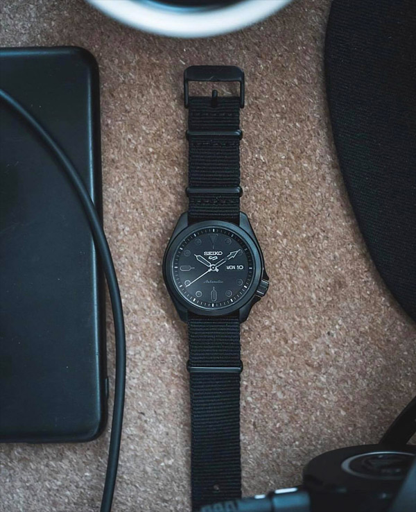 Японские часы Seiko SRPE69K1
