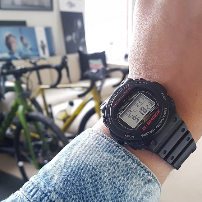 G-SHOCK DW-5750E-1E