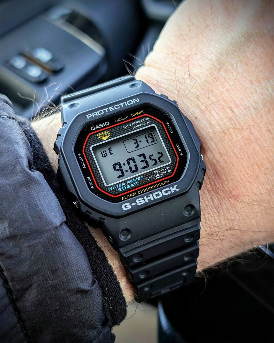 G-SHOCK DW-5000R-1A