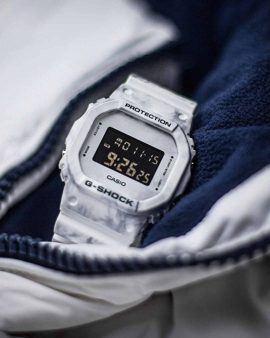 G-SHOCK DW-5600GC-7E