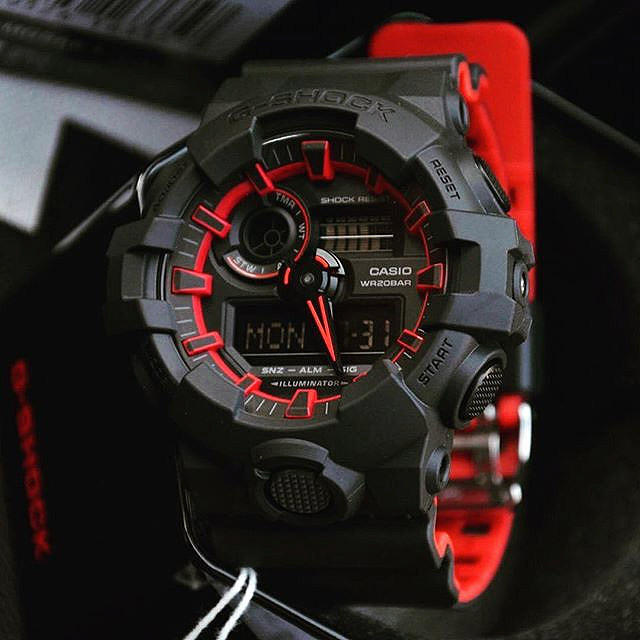 G-SHOCK GA-700SE-1A4