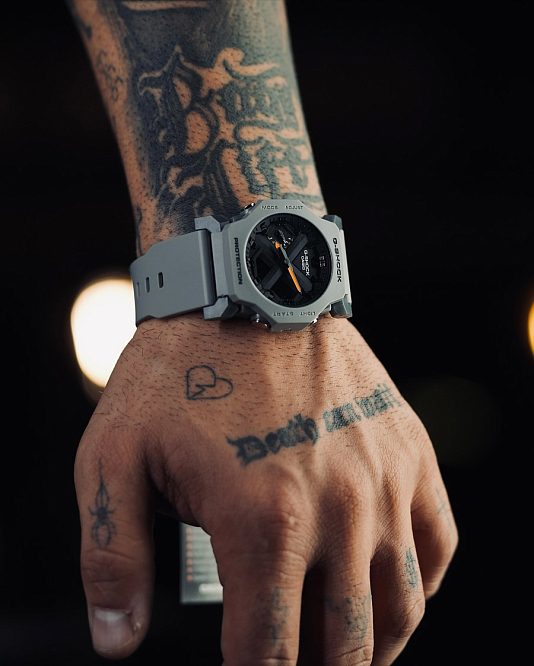 Casio G-Shock GA-2300-8A — фотообзор хитовой модели