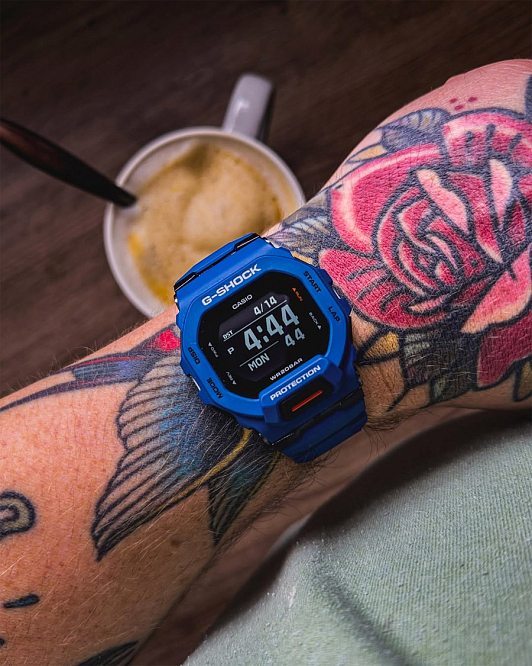 Casio G-Shock GBD-200-2E — фотообзор яркой модели