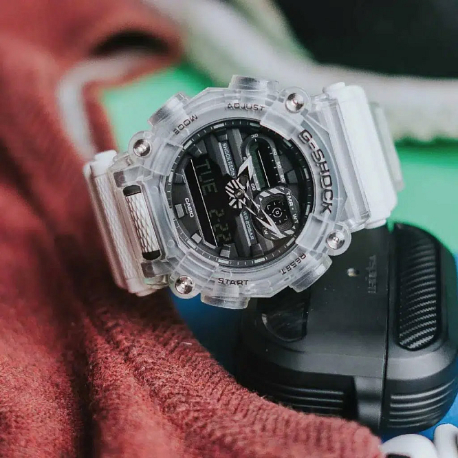 Casio G-Shock GA-900SKL-7A — фотообзор стильной модели