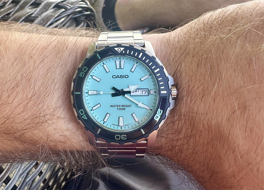 Casio MTD-125D-2A2: лаконичность и цвет Тиффани