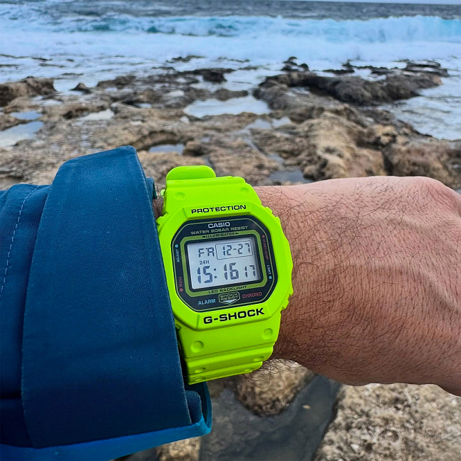 Яркая олдскул новинка G-Shock DW-5600EP-9E на лето