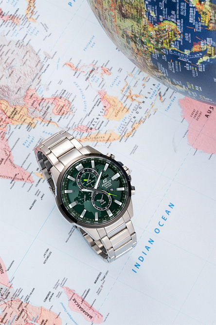 Харизматичный хронограф Casio Edifice EFR-303DB-3A