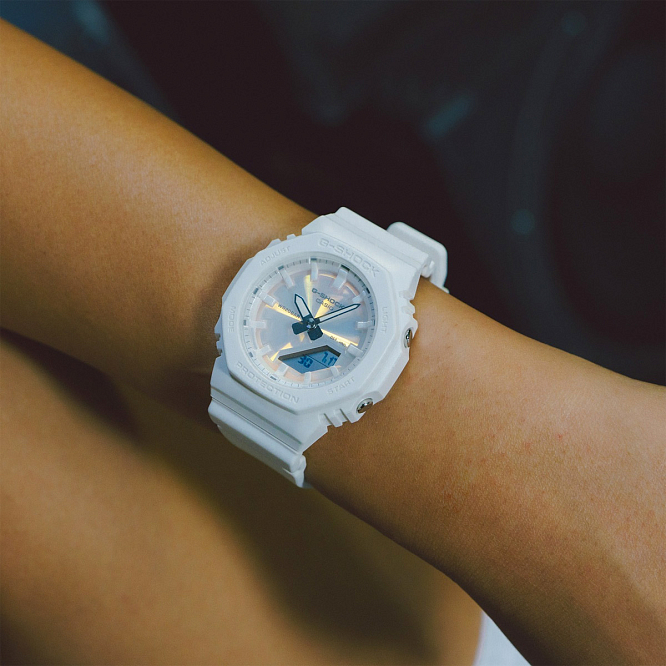 Женские G-Shock GMA-P2100PC-7A с перламутром