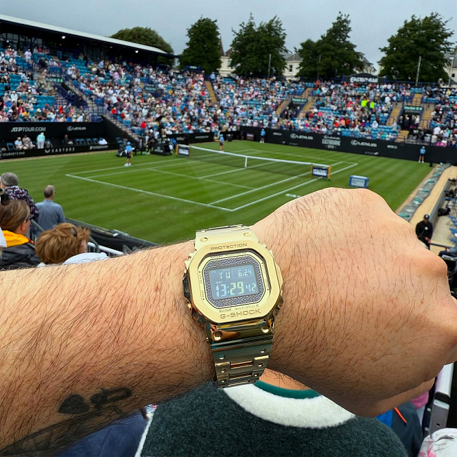 Casio G-Shock GMW-B5000GD-9E — олдскул квадрат "в золоте"