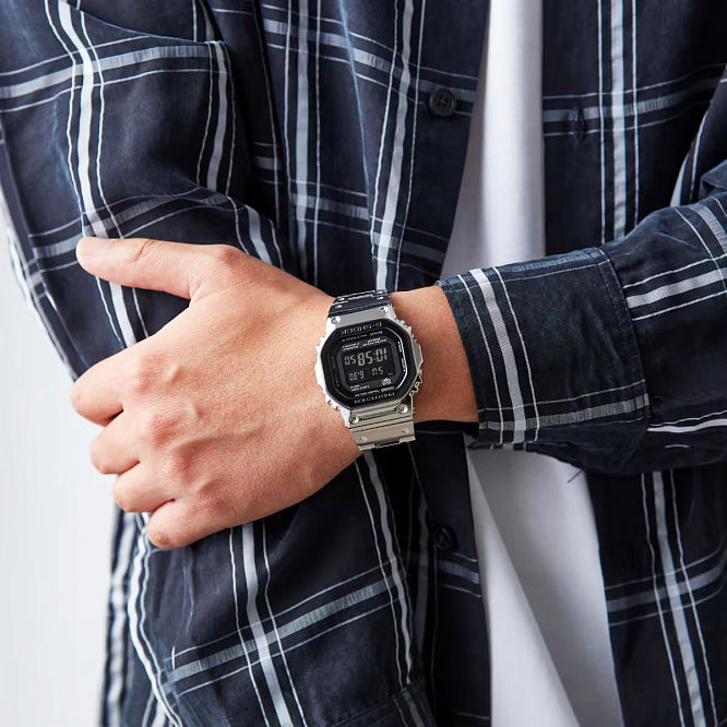 Монохромные G-Shock GMW-B5000BT-1E уже в России