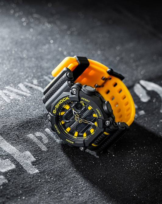 G-Shock GA-900A-1A9 —  массивные и брутальные
